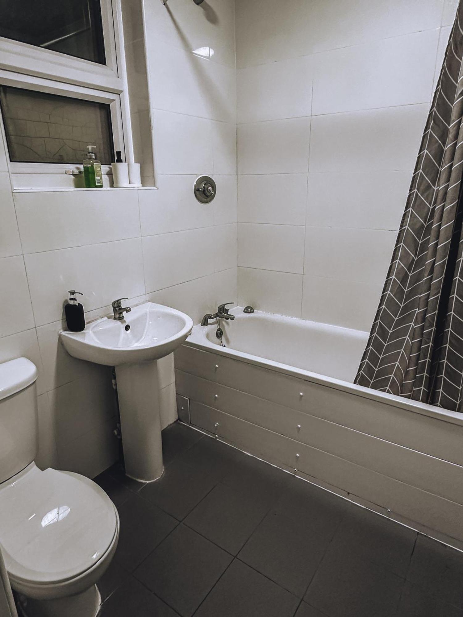 Spacious 3 Rooms In Tooting London Bagian luar foto