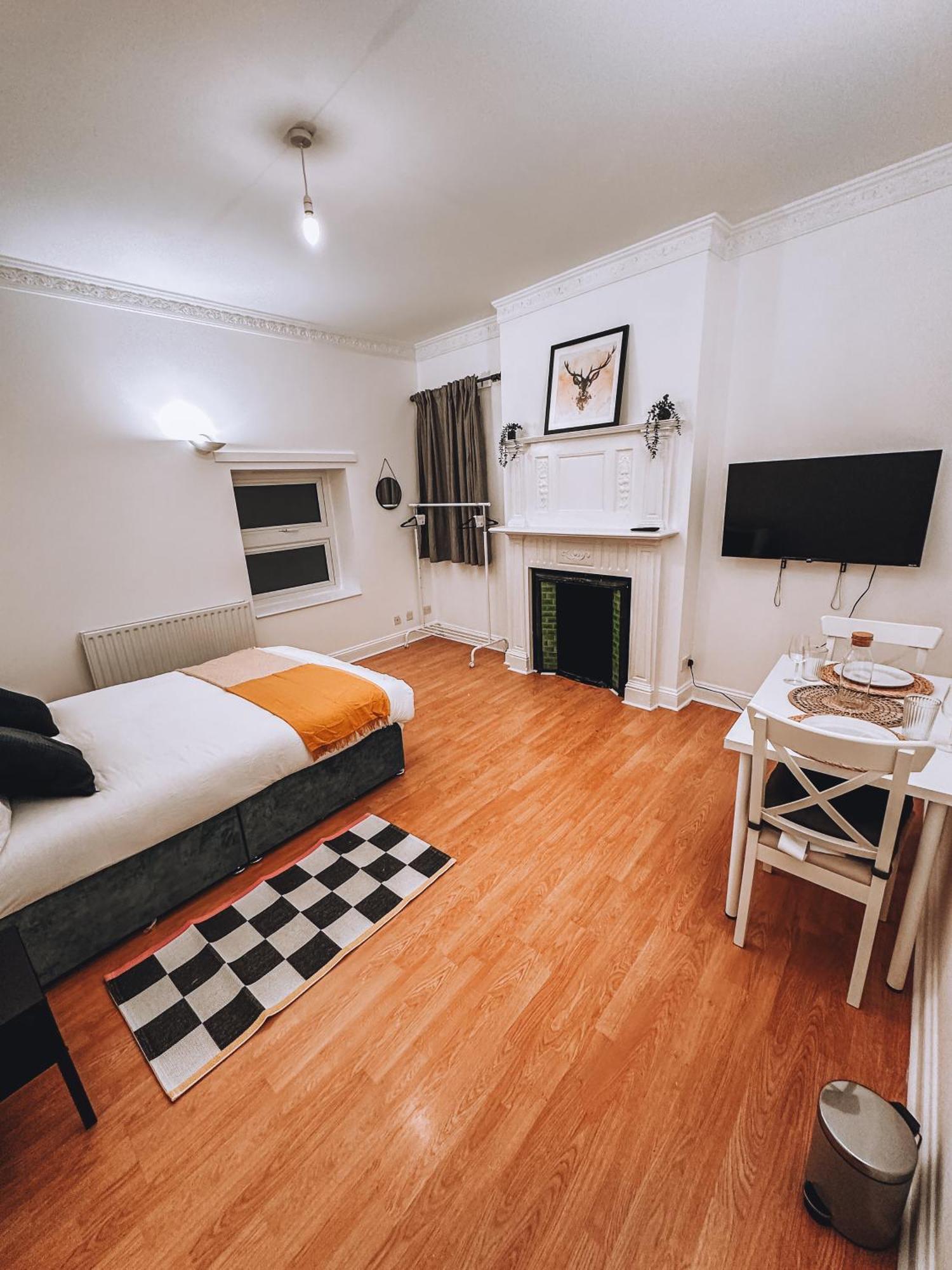 Spacious 3 Rooms In Tooting London Bagian luar foto